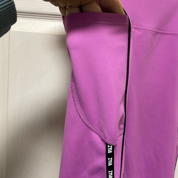 ZYIA |Active |Bright Lilac|Piping |Pocket Light n Tight|Crop |Legging |Size 8-10 - Picture 4 of 16